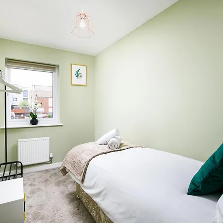 Northstar-3 Bedrooms, Sunroof, Garden בית נופש *