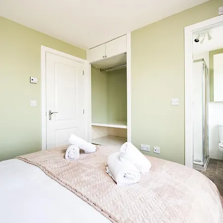 Northstar-3 Bedrooms, Sunroof, Garden * בריסטול